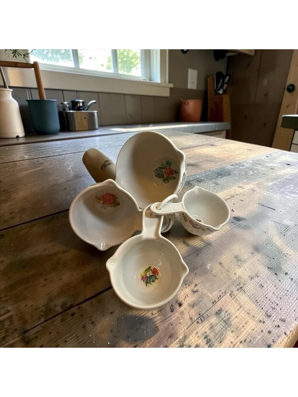 Pioneer Woman Flour Sifter and Melamine 4 Measuring Cups Floral Set of 2
